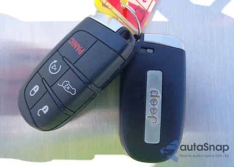 2020 Jeep Grand Cherokee Srt 4X4 z USA, uszkodzony, nr VIN 1C4RJFDJ6LC254535